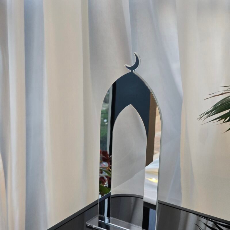 Small Mihrab with Hilal on top in Silver